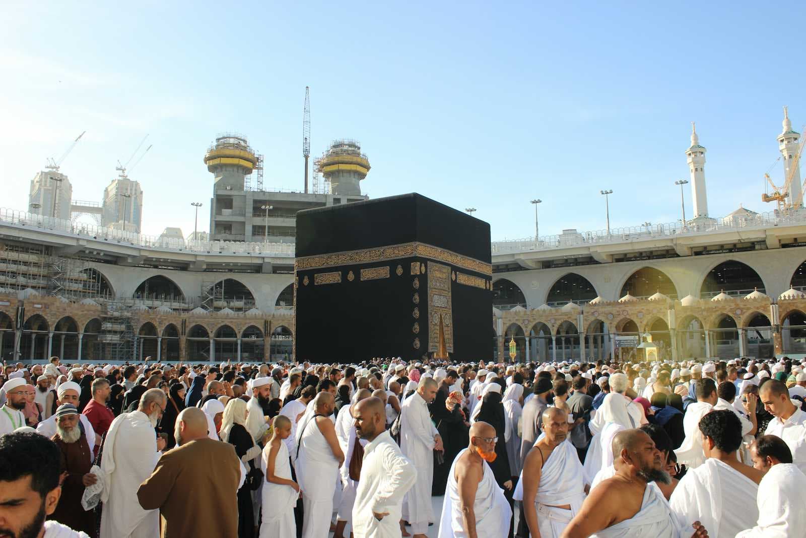 Keutamaan Shalat Tepat Waktu Hingga Orang Rela ‘Merangkak’ ke Masjid