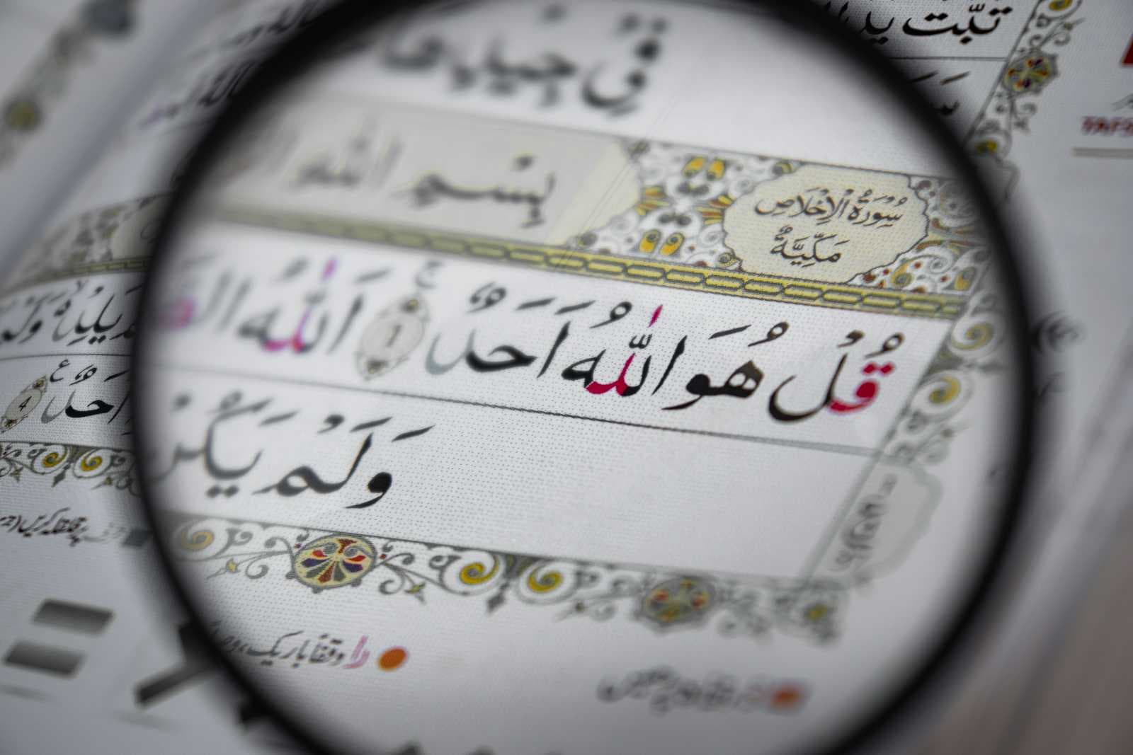 Perjalanan Al-Qur'an: Dari Wahyu Hingga Keasliannya yang Terjaga