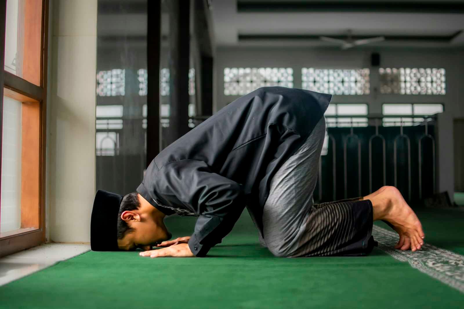 Menemukan Kenikmatan dalam Shalat: Memahami Rukun, Gerakan, dan Bacaan
