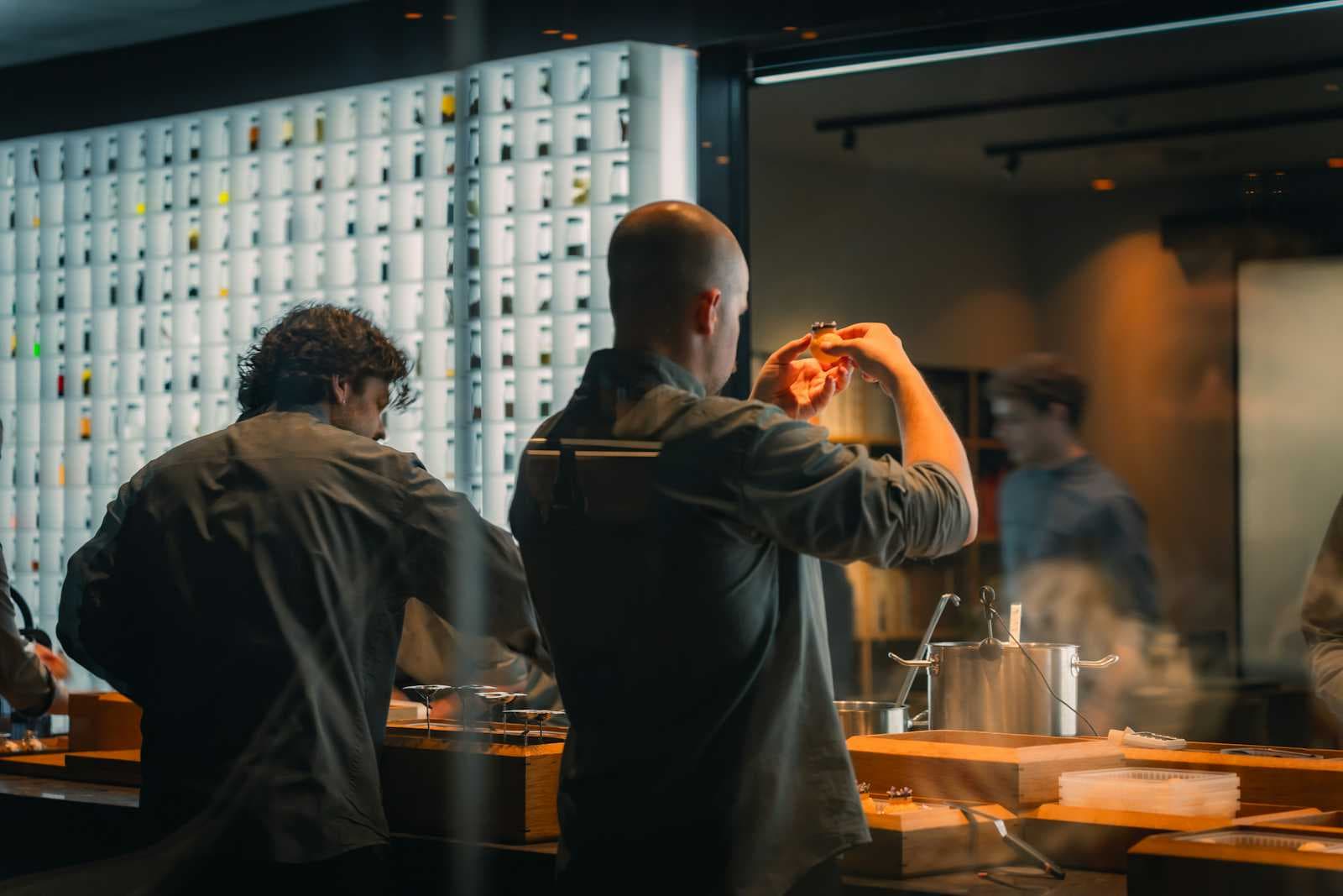 Meningkatkan Kualitas Salat untuk Meningkatkan Kualitas Kerja: Kajian Islam dan Psikologi Modern