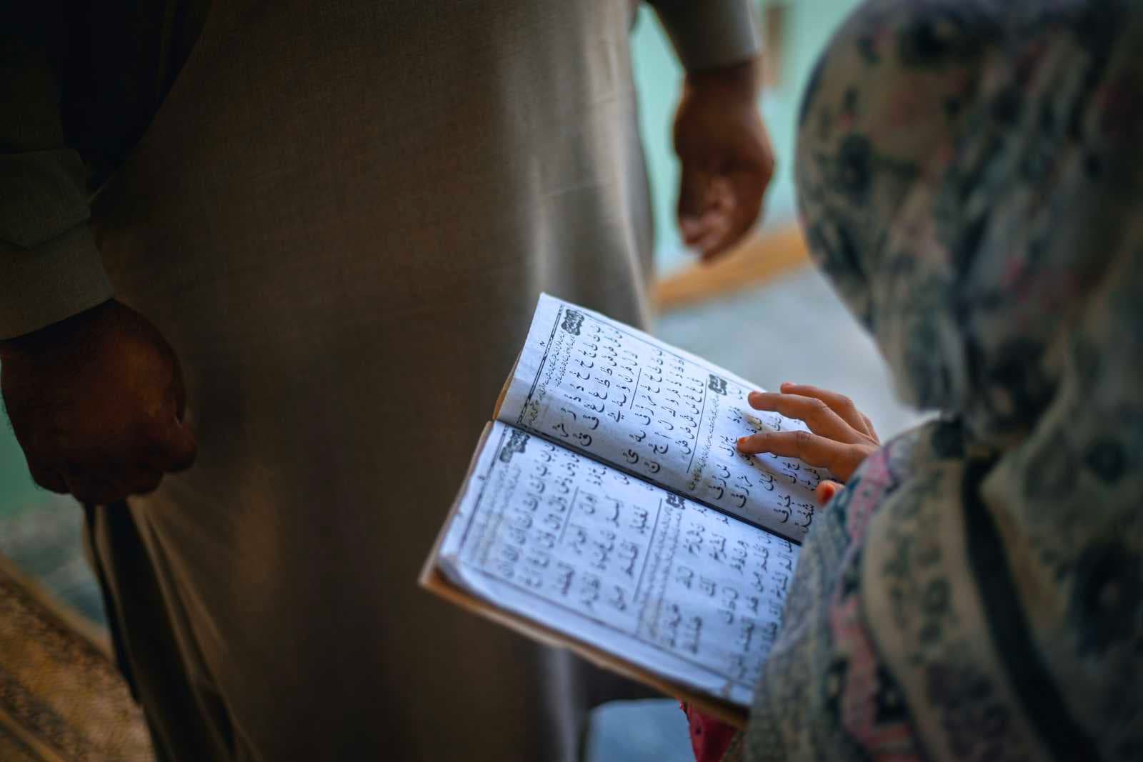 Adab Bertanya dalam Islam Berdasarkan Dalil Al-Qur'an dan Sunnah